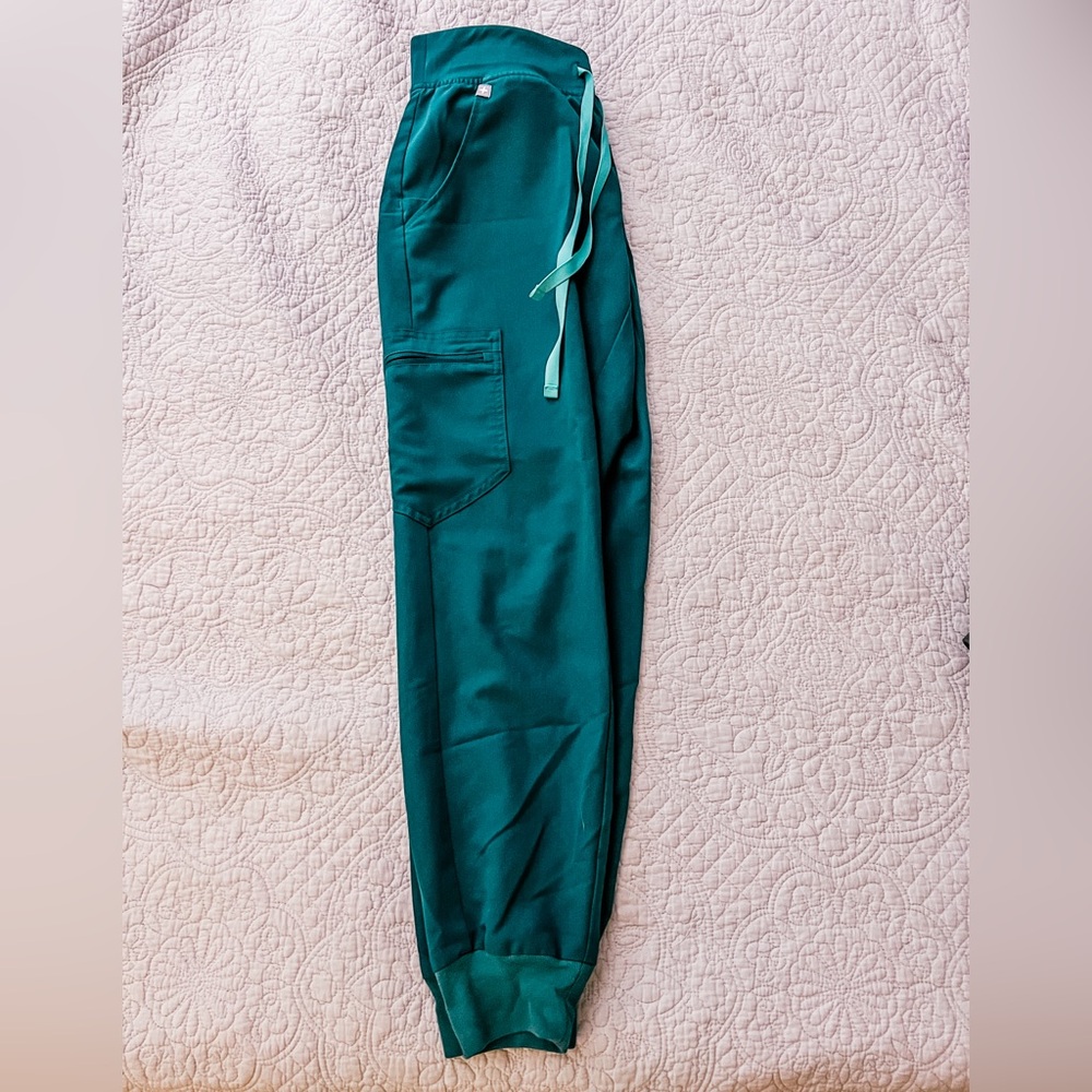 Figs hunter green scrub set